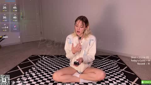 PiperAvery online show from November 22, 8:06 am