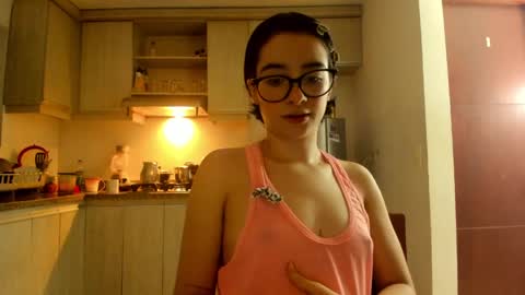 Lunna online show from April 10, 1:55 am