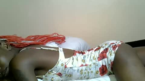 petitehunny online show from April 25, 7:00 am