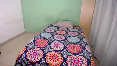 petitesammy online show from February 19, 6:40 pm