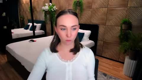 Emelie online show from October 6, 10:21 am