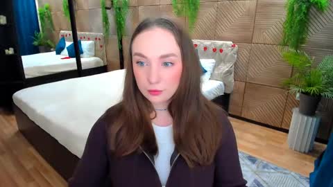 Emelie online show from May 31, 7:15 pm