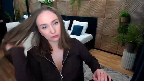 Emelie online show from October 16, 8:11 pm