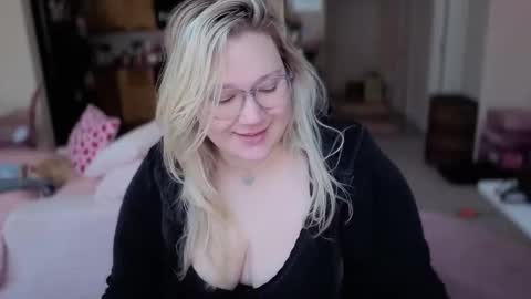 Piggy Rose online show from February 7, 6:56 pm