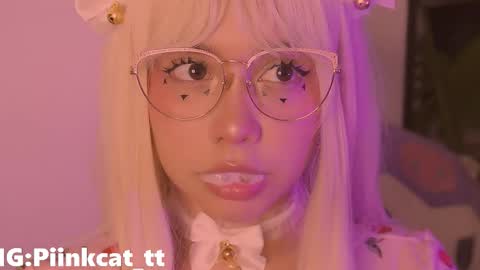 Snapshot of piinkcat chatting on October 4, 5:02 am Emi online show from October 4, 5:02 am