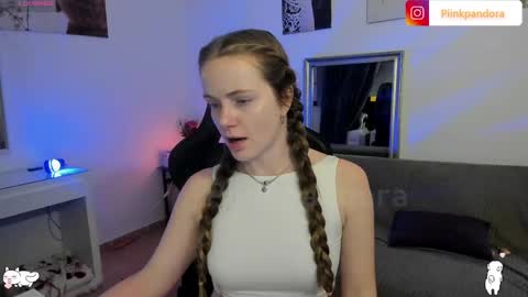 PiinkPandora online show from April 19, 8:33 pm