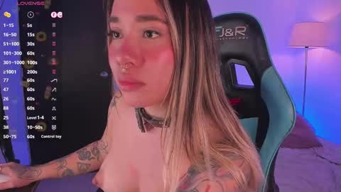 KELLY  online show from November 6, 1:22 am