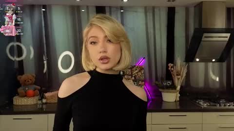 Snapshot of pinkadele chatting on February 27, 9:00 am Adele online show from February 27, 9:00 am