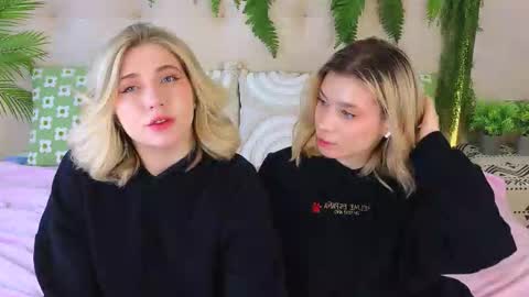 Snapshot of pinkadele chatting on October 20, 9:34 am Adele online show from October 20, 9:34 am