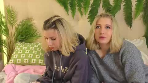 Snapshot of pinkadele chatting on September 27, 10:44 am Adele online show from September 27, 10:44 am