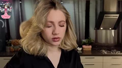 Snapshot of pinkadele chatting on February 13, 8:38 am Adele online show from February 13, 8:38 am