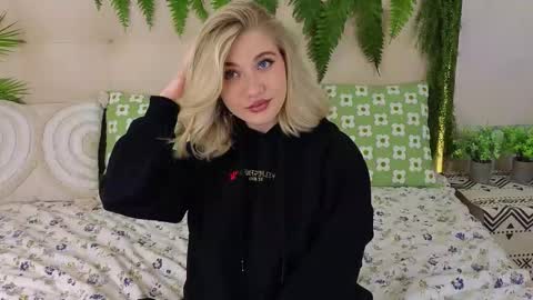 Snapshot of pinkadele chatting on October 6, 7:47 am Adele online show from October 6, 7:47 am