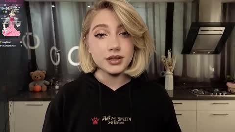 Snapshot of pinkadele chatting on February 25, 10:26 am Adele online show from February 25, 10:26 am