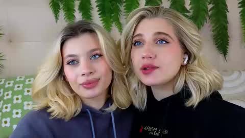 Snapshot of pinkadele chatting on October 14, 9:23 am Adele online show from October 14, 9:23 am