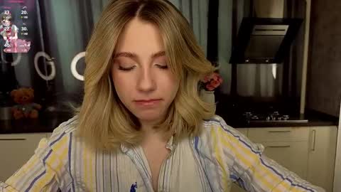 Snapshot of pinkadele chatting on February 11, 8:15 am Adele online show from February 11, 8:15 am