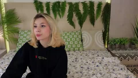 Snapshot of pinkadele chatting on October 1, 9:25 am Adele online show from October 1, 9:25 am