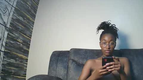 PinkyAura online show from February 13, 9:27 pm