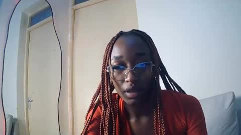 PinkyAura online show from August 8, 9:01 pm