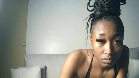 PinkyAura online show from June 30, 10:15 am