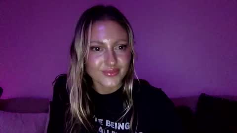 pinksn0wle0pard online show from November 15, 8:37 am