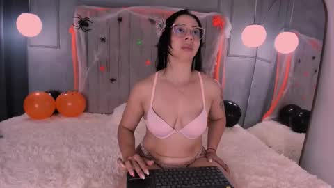 Snapshot of pinky_dreamss chatting on October 21, 7:29 pm Piky Dreams online show from October 21, 7:29 pm
