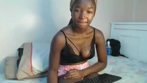 zenah online show from May 25, 10:25 am