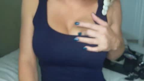 Snapshot of pippa33109 chatting on February 25, 3:31 pm MILF Pippa online show from February 25, 3:31 pm