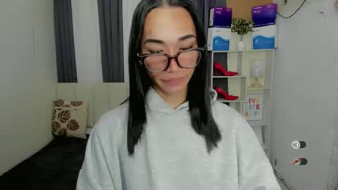 pixiedoll_ online show from December 21, 11:08 pm