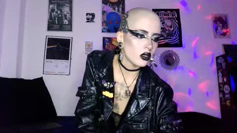 Snapshot of plutonbluemoon_999 chatting on October 23, 2:50 am online show from October 23, 2:50 am