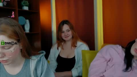 polly_cute1 online show from April 4, 12:20 am