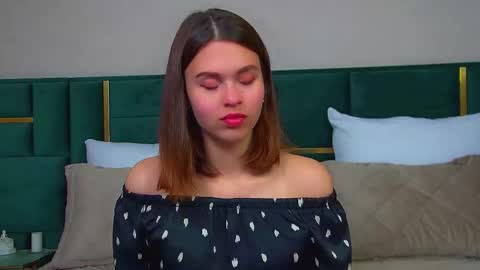 Snapshot of pollylanders chatting on September 13, 6:21 am Polly online show from September 13, 6:21 am