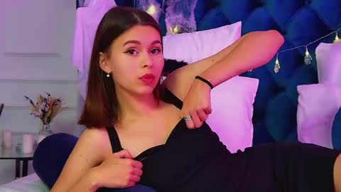 Snapshot of pollylanders chatting on October 29, 7:01 am Polly online show from October 29, 7:01 am