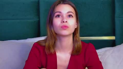 Snapshot of pollylanders chatting on March 3, 5:05 am Polly online show from March 3, 5:05 am