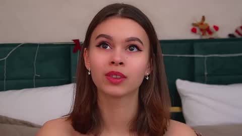 Polly online show from December 20, 6:34 pm