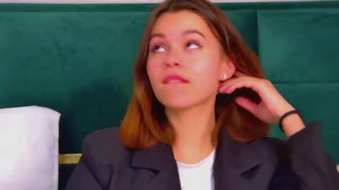 Snapshot of pollylanders chatting on March 10, 4:38 am Polly online show from March 10, 4:38 am