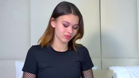 Snapshot of pollylanders chatting on February 18, 3:10 am Polly online show from February 18, 3:10 am