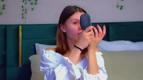 Snapshot of pollylanders chatting on March 1, 6:32 pm Polly online show from March 1, 6:32 pm