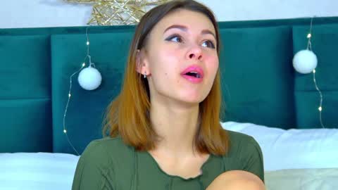 Snapshot of pollylanders chatting on December 26, 6:54 pm Polly online show from December 26, 6:54 pm