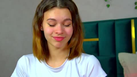 Snapshot of pollylanders chatting on February 5, 5:10 pm Polly online show from February 5, 5:10 pm