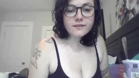 Snapshot of poppy_stax chatting on October 22, 1:43 am Poppy Stax online show from October 22, 1:43 am
