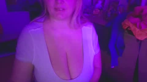 MelissOfficial online show from December 16, 6:19 am