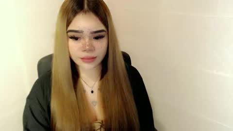 MAXXINE online show from March 8, 3:32 am