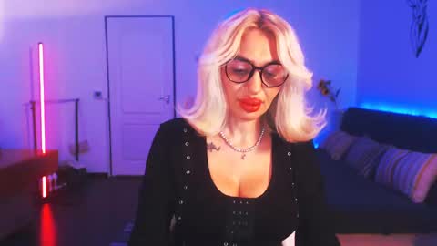 Victoria online show from December 30, 9:50 pm