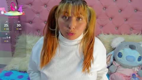 Snapshot of pretti__violet_ chatting on October 23, 12:05 am Pretti Violet online show from October 23, 12:05 am