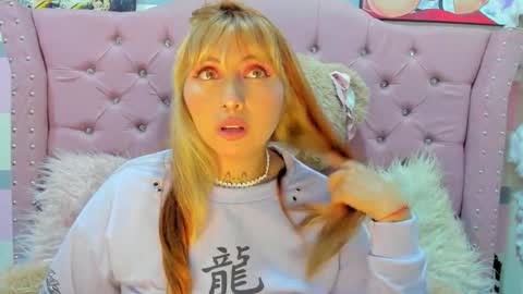 Pretti Violet online show from February 7, 4:16 am