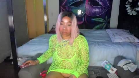 Yasmine pretty online show from April 15, 11:49 pm