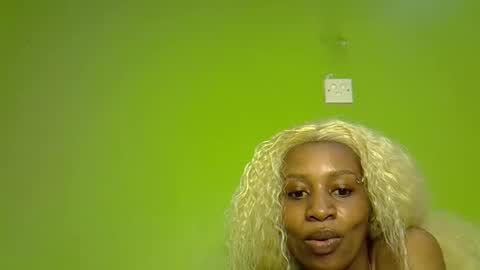 pretty_g2 online show from November 3, 9:35 am