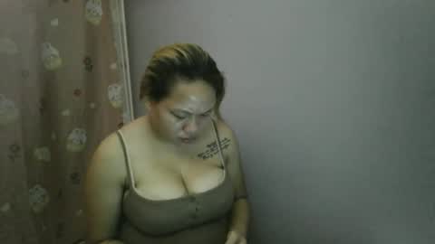 pretty_lyn08 online show from May 9, 11:29 pm