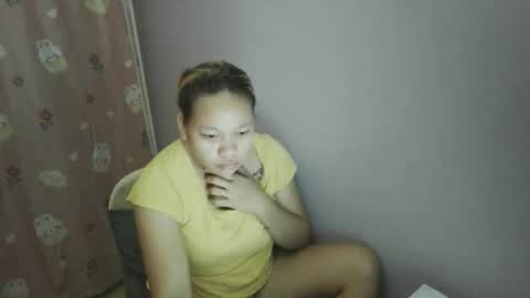 pretty_lyn08 online show from April 28, 8:29 am
