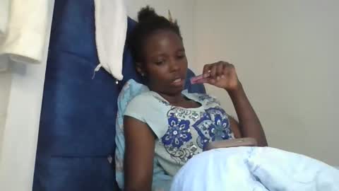 pretty_petite_ebony online show from December 19, 7:55 am